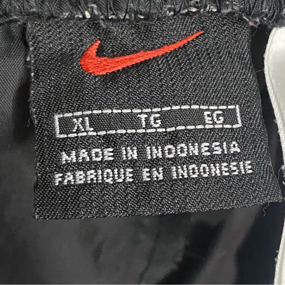 Vintage 90’s Nike Sportswear Men’s Black Embroidered Windbreaker Track Pants XL - Picture 9 of 11